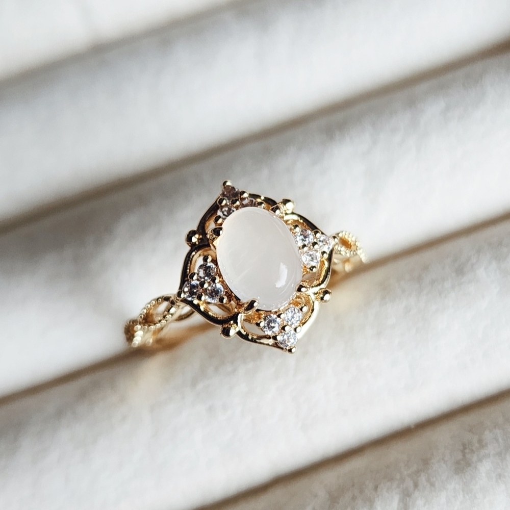 Vintage Style Moonstone Ring with Crystals Size 6